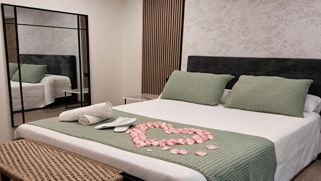 Foto 1 Convierte tu estancia en algo único: cabañas con decoración romántica en Portomarín